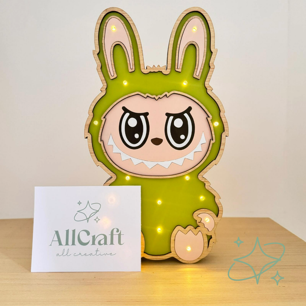 La Lampada Labubu LED da Comodino - Luce Notturna di Design in MDF - AllCraftLab