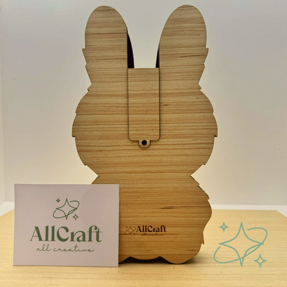 La Lampada Labubu LED da Comodino - Luce Notturna di Design in MDF - AllCraftLab