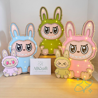 La Lampada Labubu LED da Comodino - Luce Notturna di Design in MDF - AllCraftLab